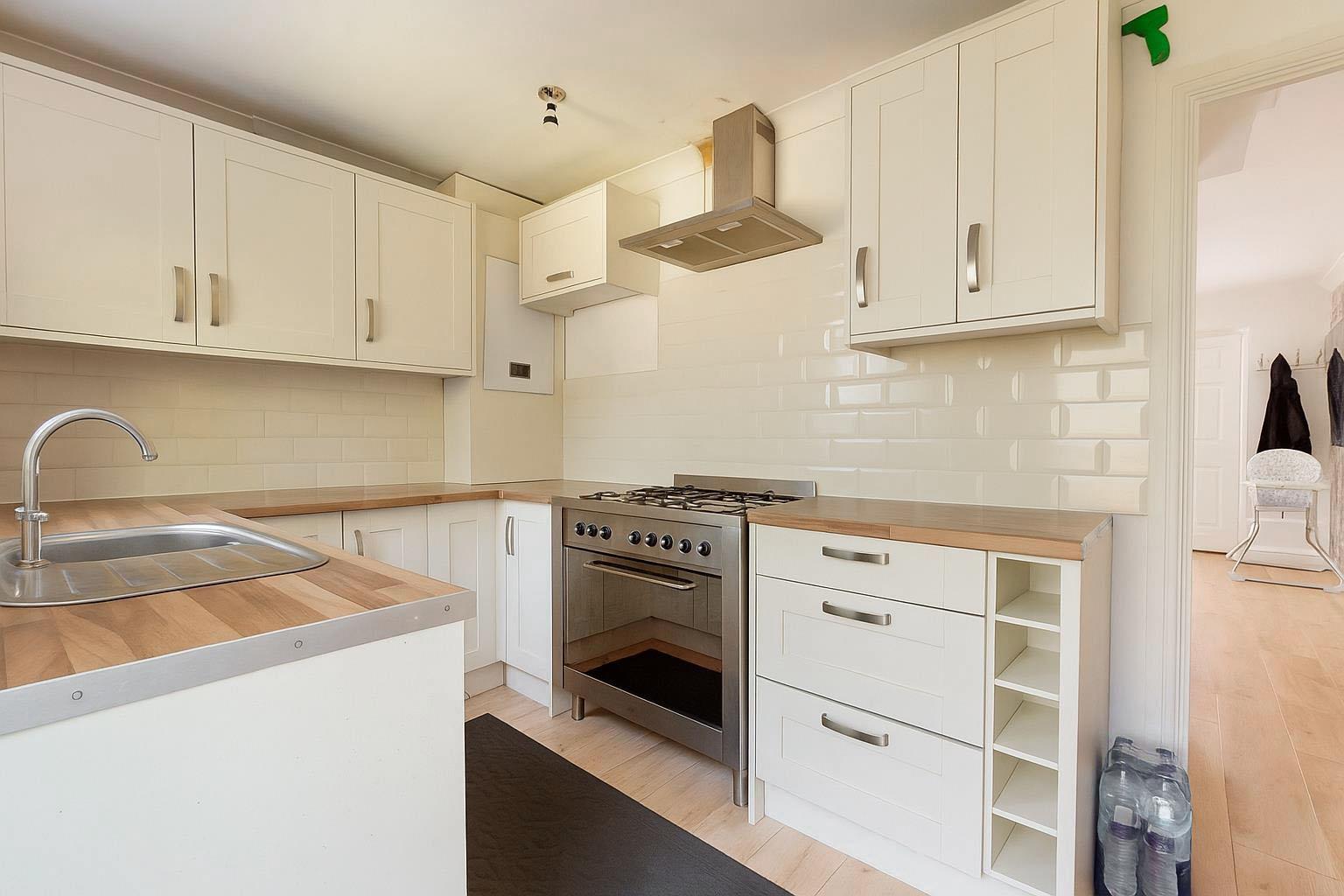 2 bed property in Squires Close, Milton Keynes
